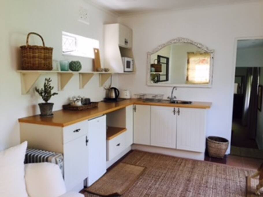 Kitchenette, part of TV room
Microwave
Hob stove
Kettle/toaster & sink