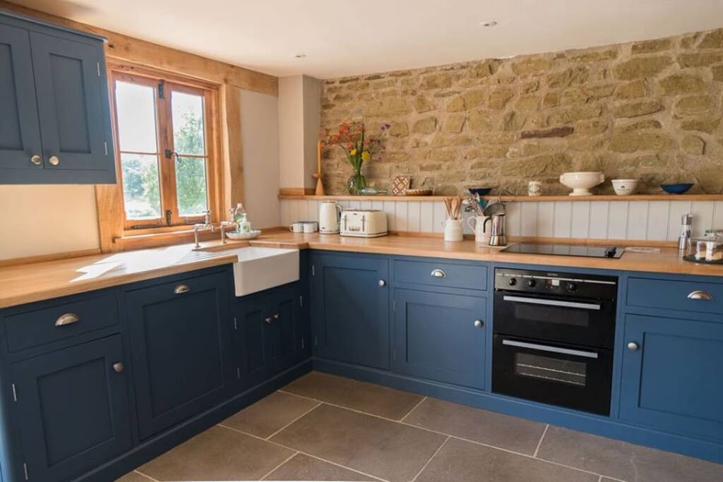 Bespoke fully equipped kitchen, limestone floors and underfloor heating.