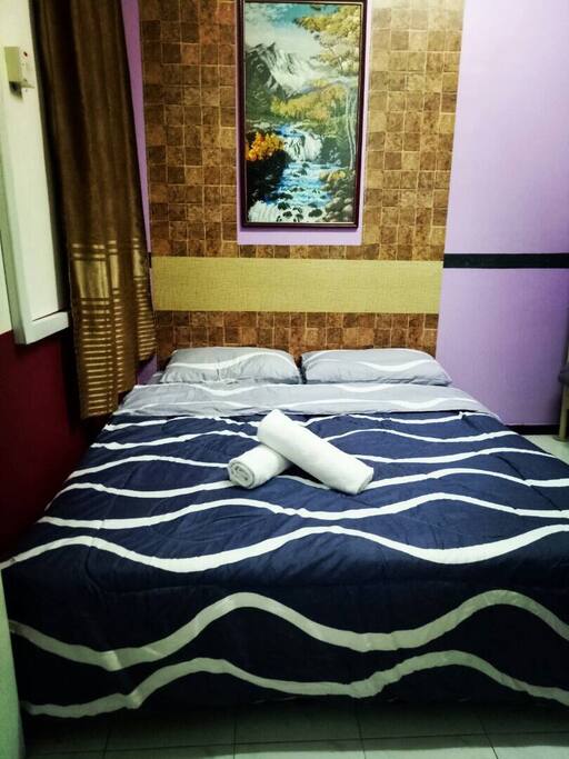 Bedroom 2 with 1 QueenBed + Double Deck