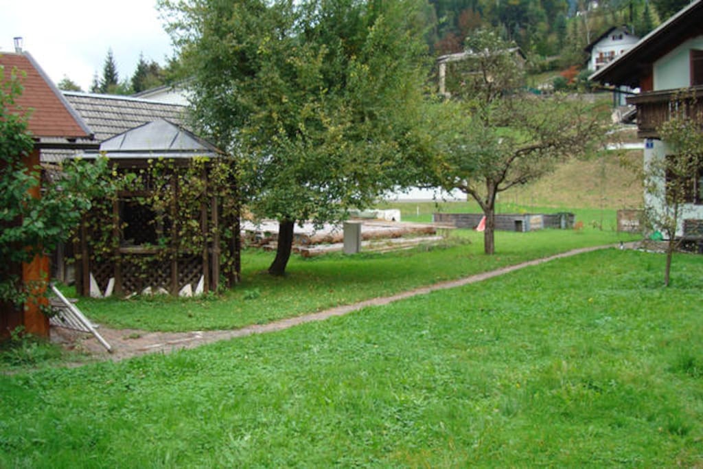 summer Pavillon left