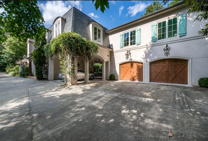 Guest cottage in Buckhead estate