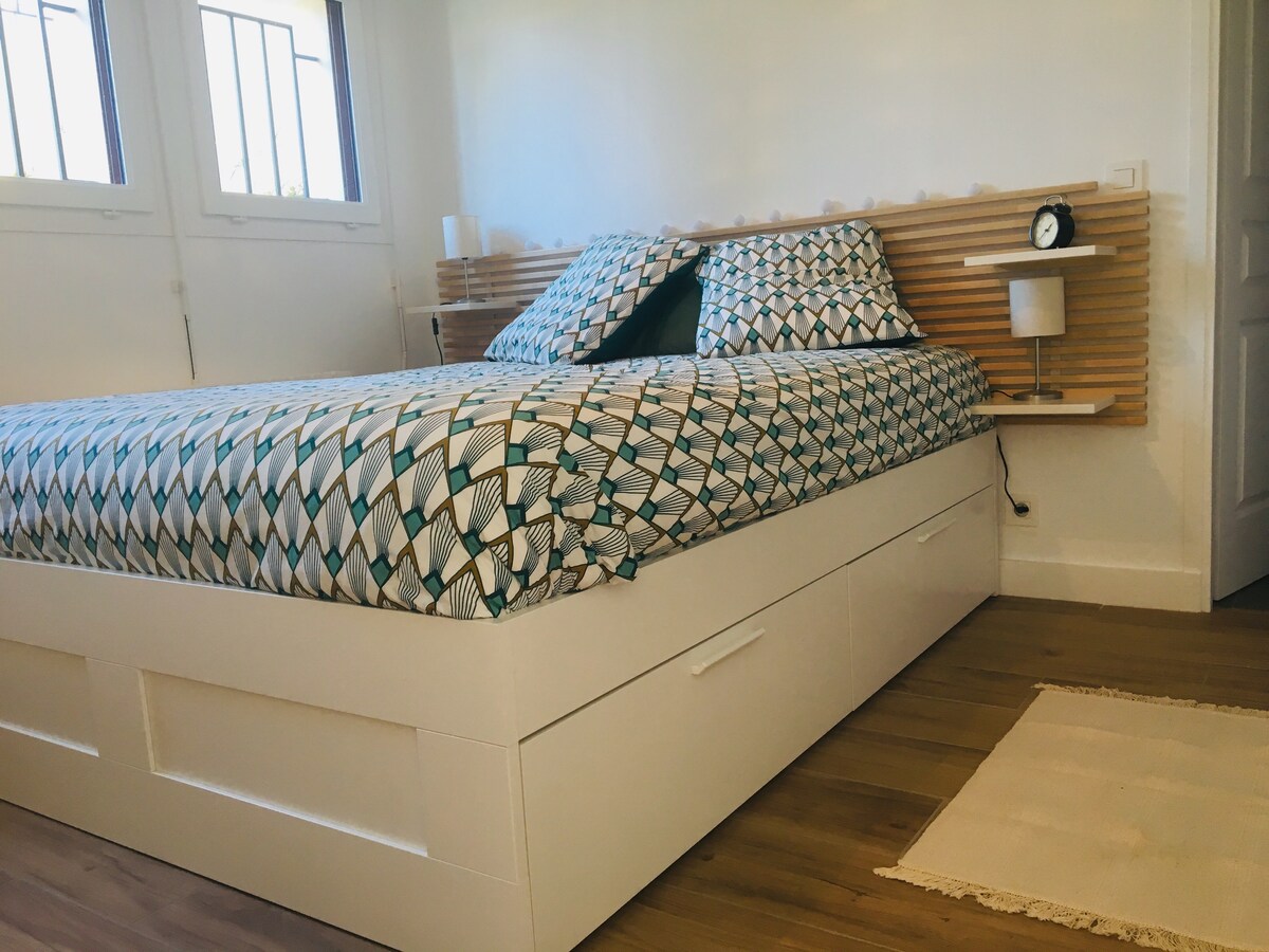 Ოთახი საწოლით 160x200