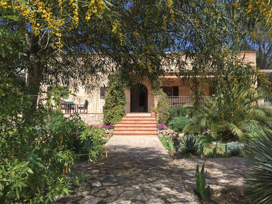 Calderitx is a Mallorquin finca providing peace and tranquility.