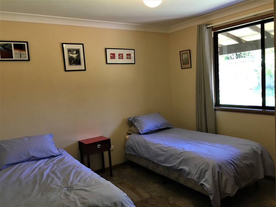Bedroom 2 - 2 singles