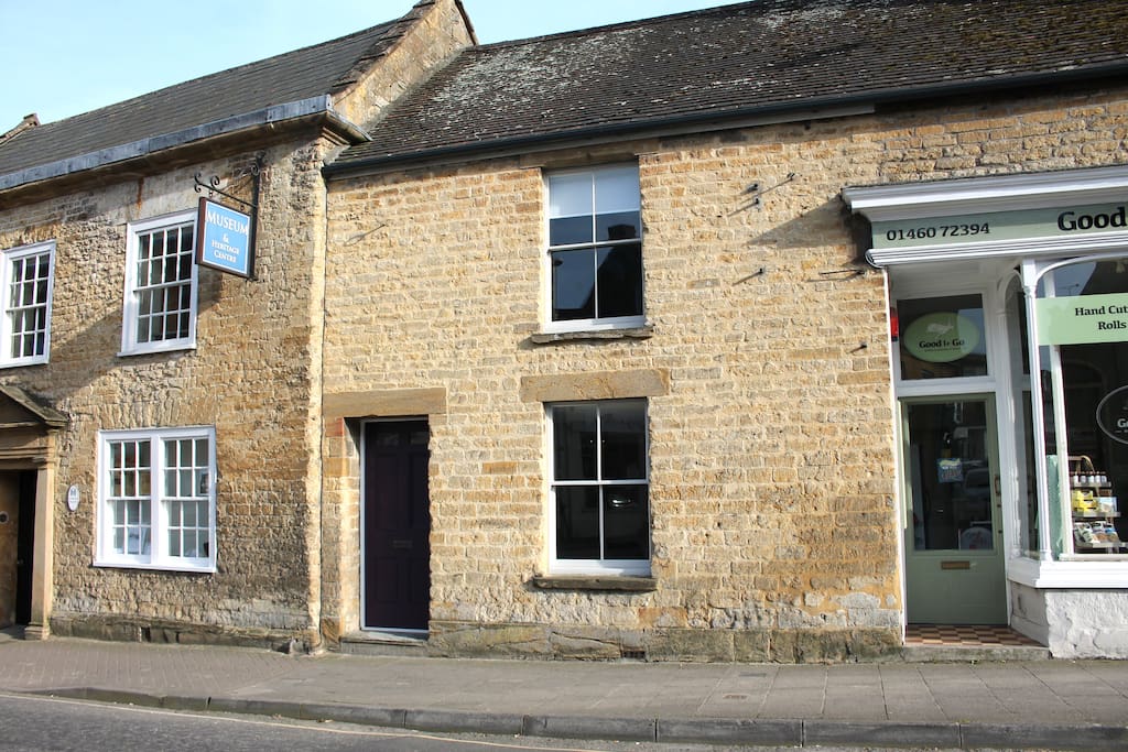 Sutton House, Market Square, Crewkerne