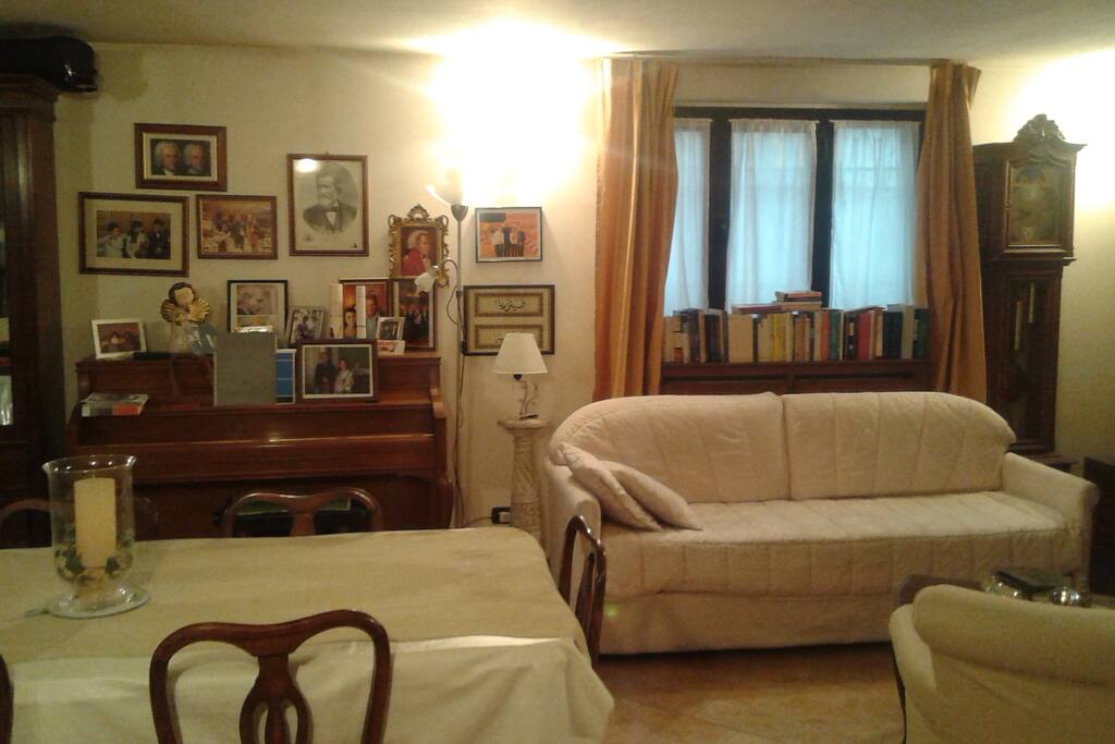 Il pianoforte ed il divano letto