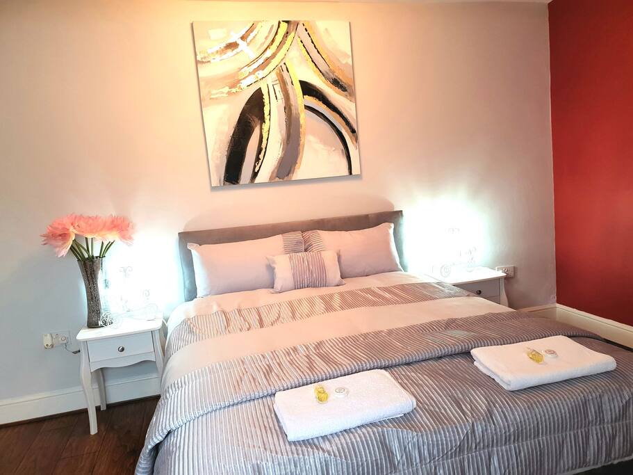Room 6- King size bed