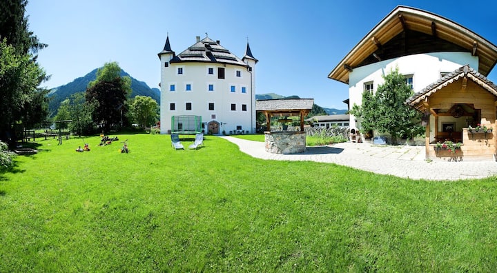 Luxurious castle penthouse suite near Zell am See
