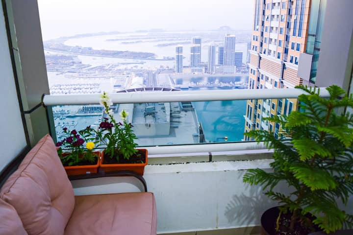 Bed space in 8 bed mixed room in Hawana Hostel - Bed and breakfasts for  Rent in Dubai, Dubai, United Arab Emirates - Airbnb