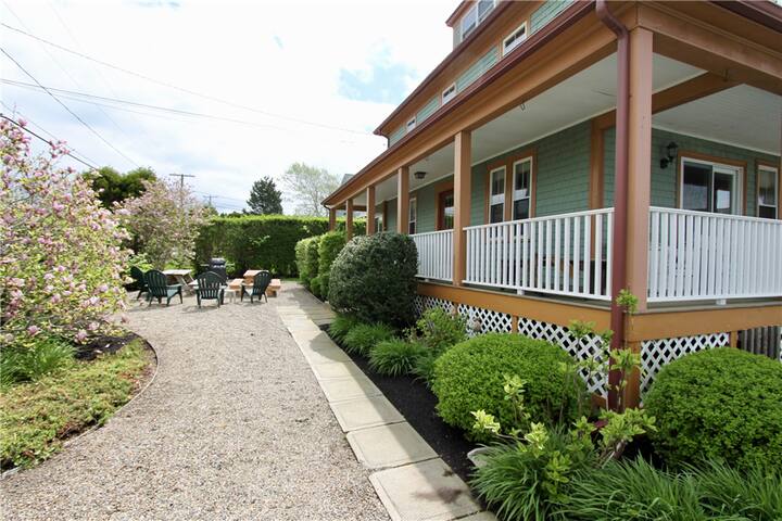 Mariner House, walk to First Beach gallery image 2