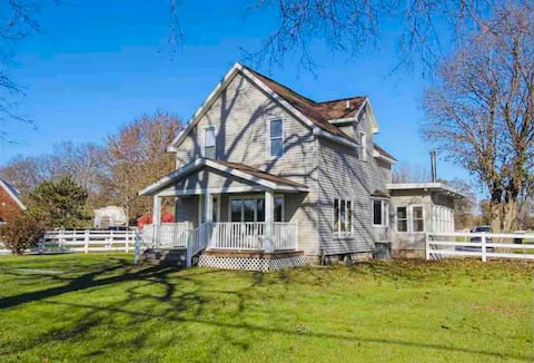 Beautiful 3 bedroom Home Away From Home