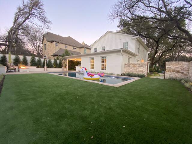 Tarrytown Colonial Farmhouse with Resort Pool gallery image 2