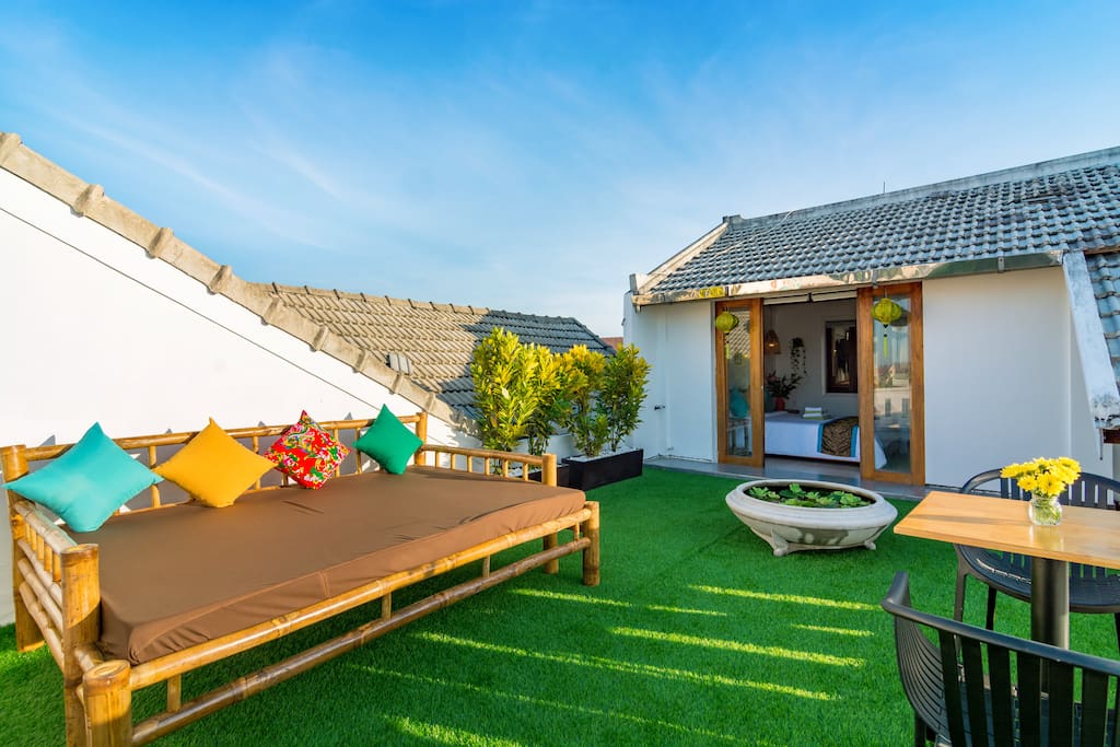 Giường lớn và nơi lý tưởng để làm yoga