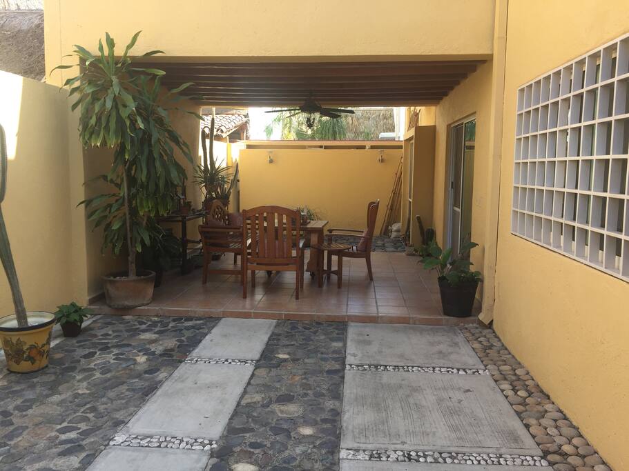 COCHERA Y TERRAZA