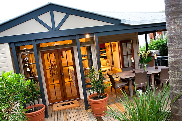 Summer Salt Villa @ Sunshine + Pets & HEATED POOL gallery image 5