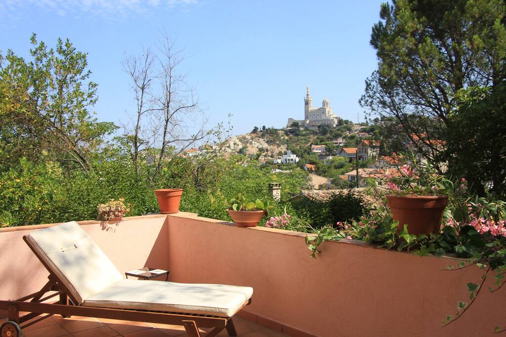 Terrasse spacieuse & vue imprenable sur Notre Dame de la Garde