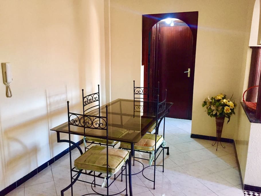 Salle à manger / Dining room