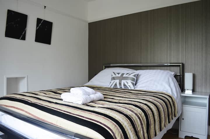 חדר שינה זוגי קדמי 