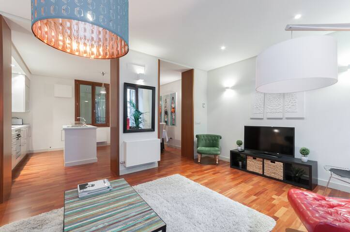 PLAZA MAYOR BEST LOCATION, AC ALL HOME 3 BDR/2 BTH gallery image 3