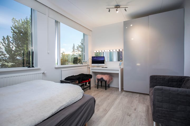 Schlafzimmer 2 - 1 1/2 großes Bett (140cm)