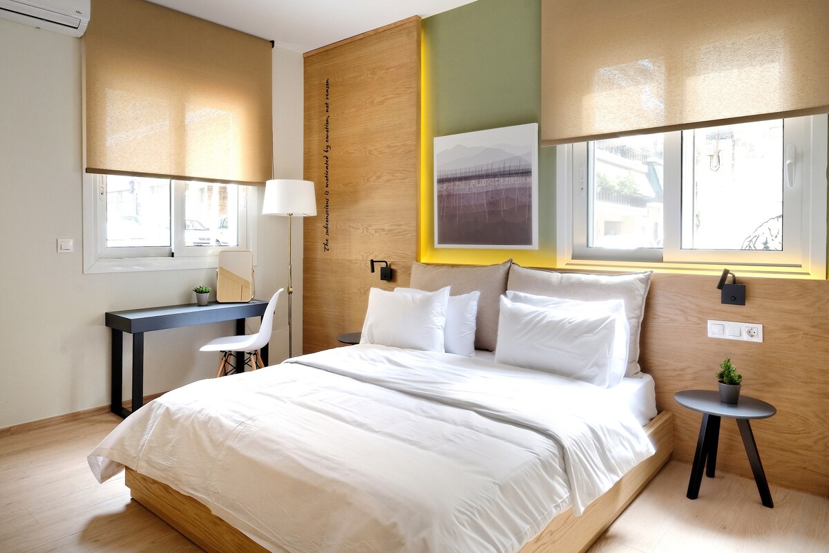 Prva spavaća soba ima bračni krevet (širine 150 - 179 cm). Madrac i jastuci su iznimno udobni, a posteljina je kvalitetna i svi su spremni pružiti vam nezaboravno iskustvo.