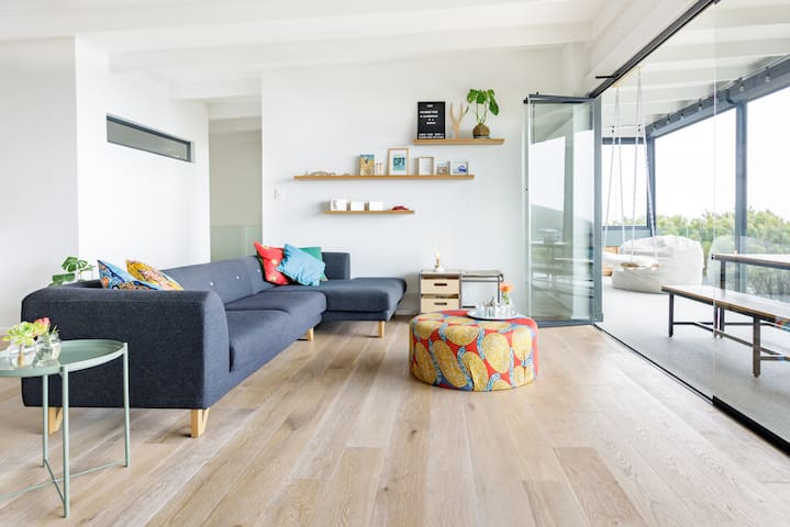 Beachfront Showhome with Sun-Soaked Terraces