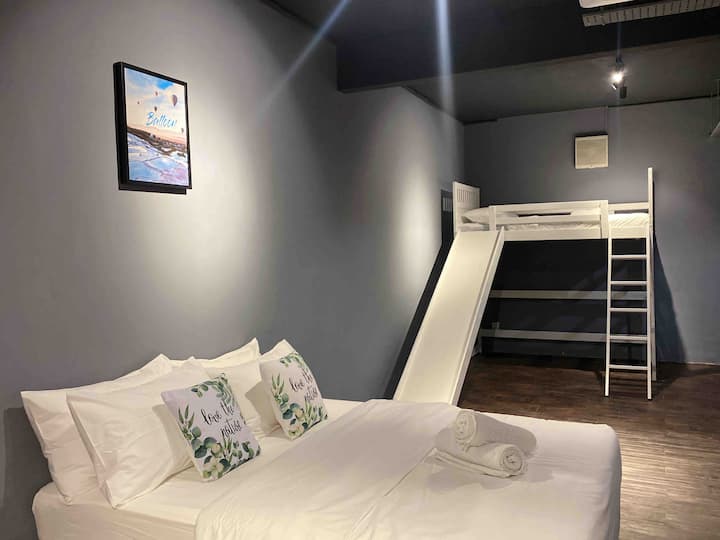 Room 8 come with 1 double bed and 1 single bed