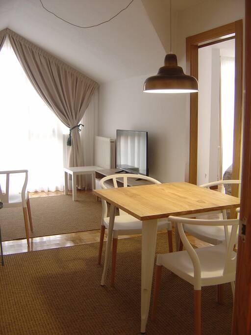 Salón comedor con sofá cama