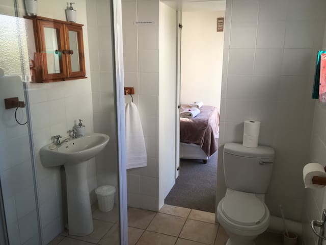 Sea Sounds - Holiday Home-5 min walk to the beach!