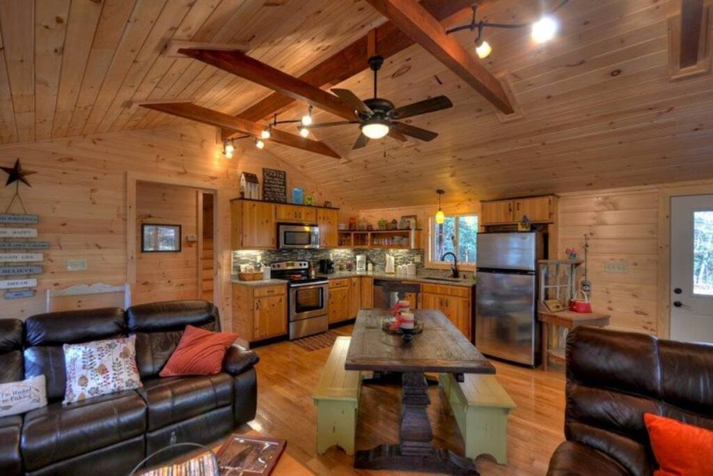 Down on the Creek - Open Floor Plan w/ Fully Equipped Kitchen