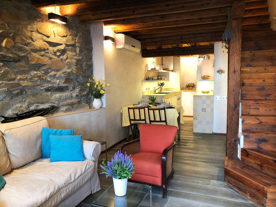 salotto e cucina - dining room and kitchen