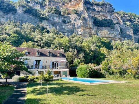 Beautiful villa on the banks of the Dordogne