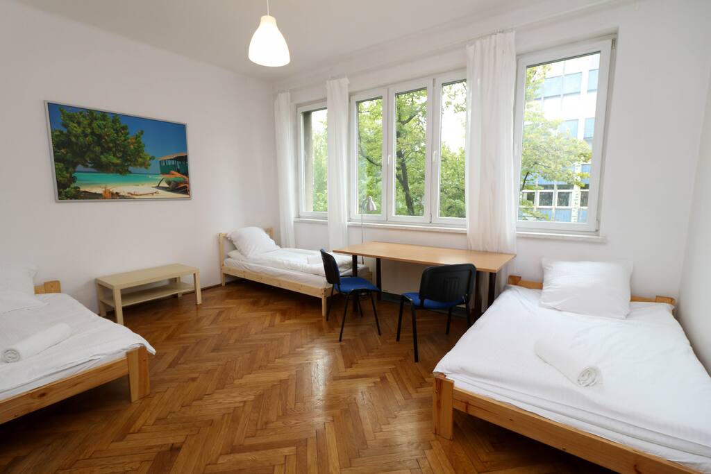 2 x bedroom with 3 x single beds