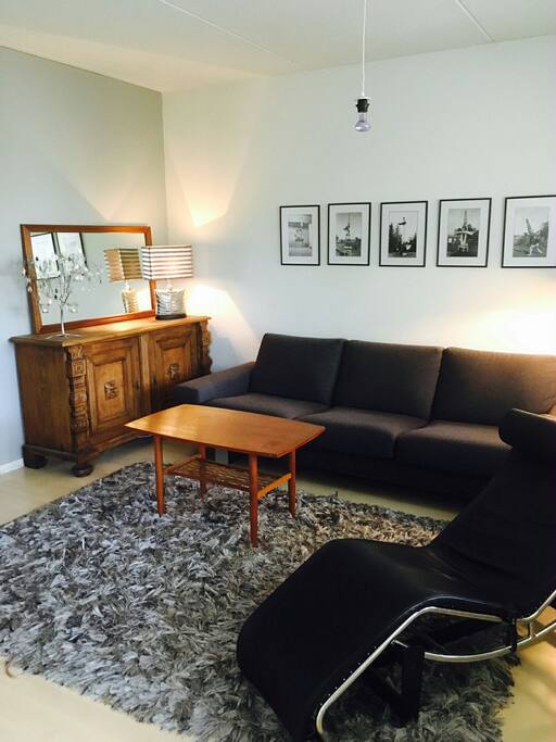 A cozy livingroom to sit around and relax.