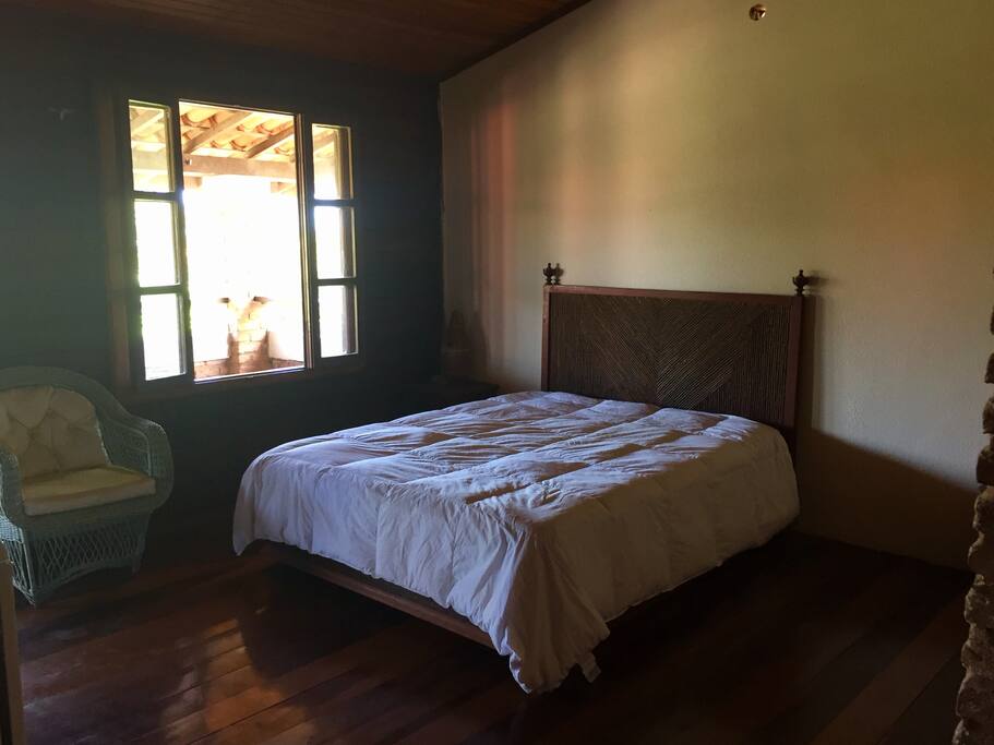 Quarto JERI - para casal com banheiro.