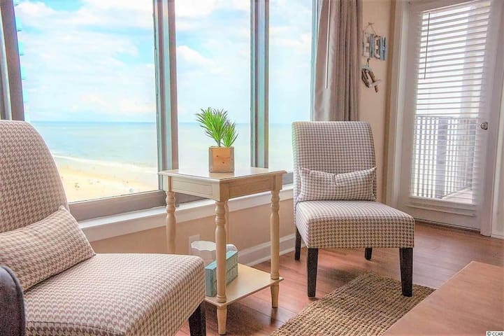 Beautiful Ocean View 2 bedroom, by a Superhost!!!