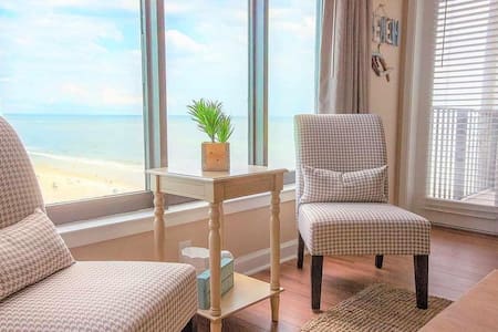 Beautiful Ocean View 2 bedroom, by a Superhost!!!