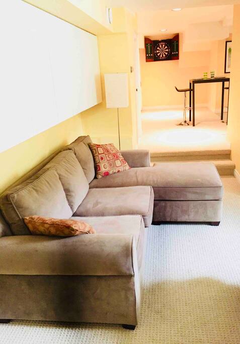 Sitting room with tv and Netflix