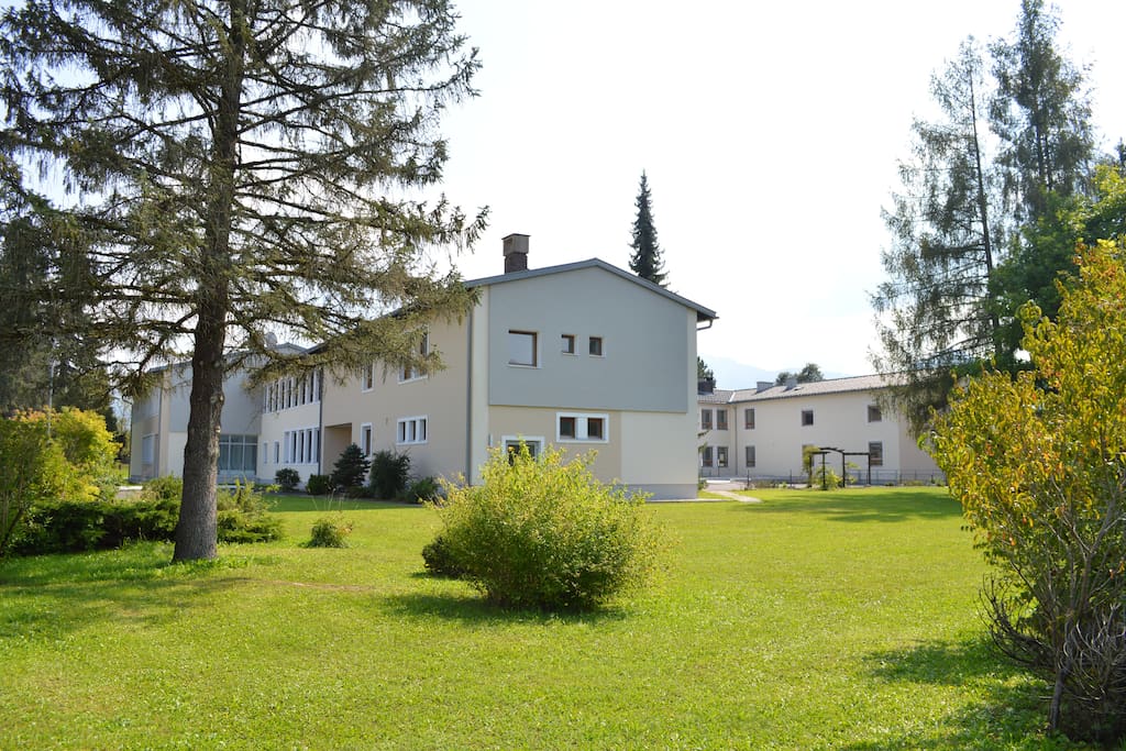 Campus AdFontes Gartenseite.