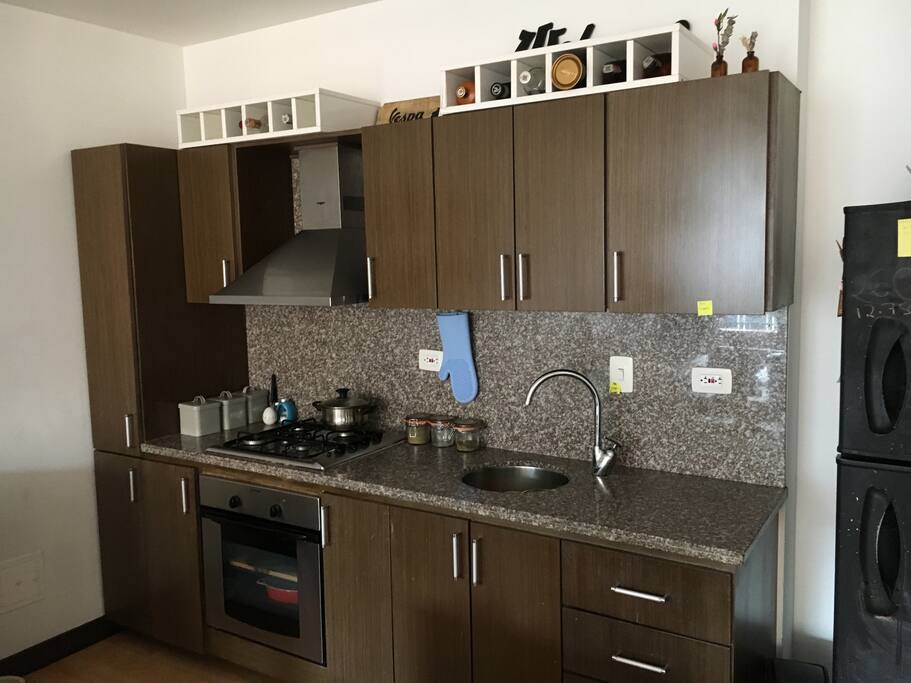 Cocina abierta y equipada