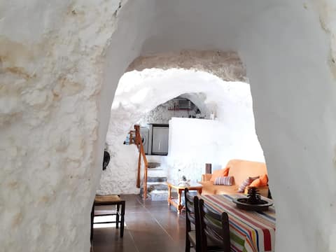 Cave-house in Acusa Seca