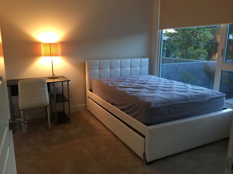 1st Floor Bedroom / 一樓套房