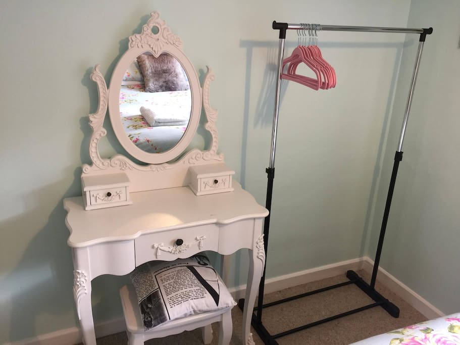 Vanity Table & Clothes rail