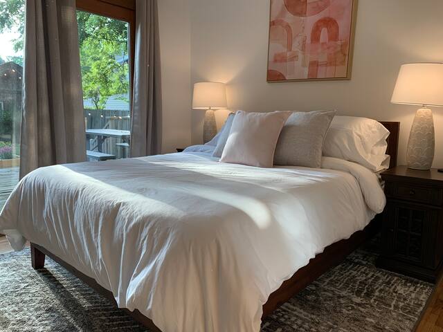 OSU & Riverside| Washer & Dryer| Fenced Backyard gallery image 2