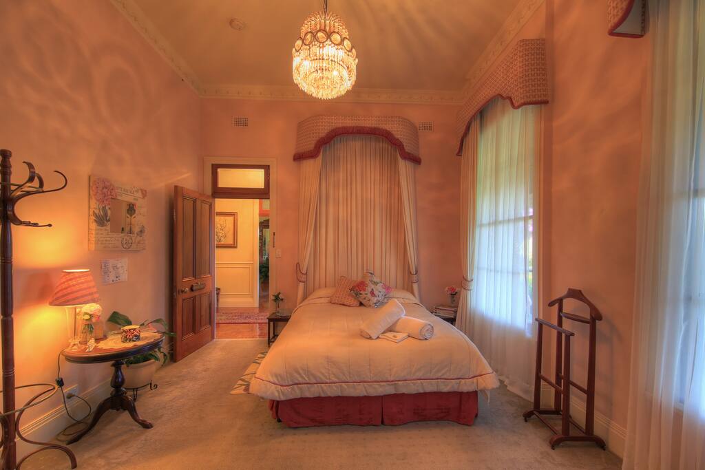 Bridal Suite Queen Bed