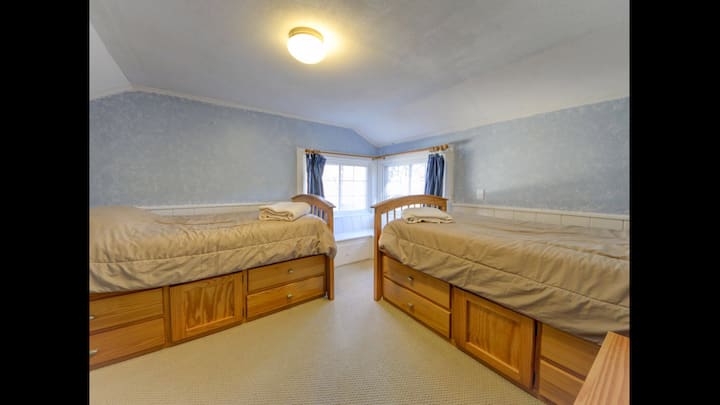 Tretia spálňa s dvoma oddelenými lôžkami