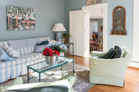 Popular Airbnb listing: Beautiful downtown apartment in Northampton