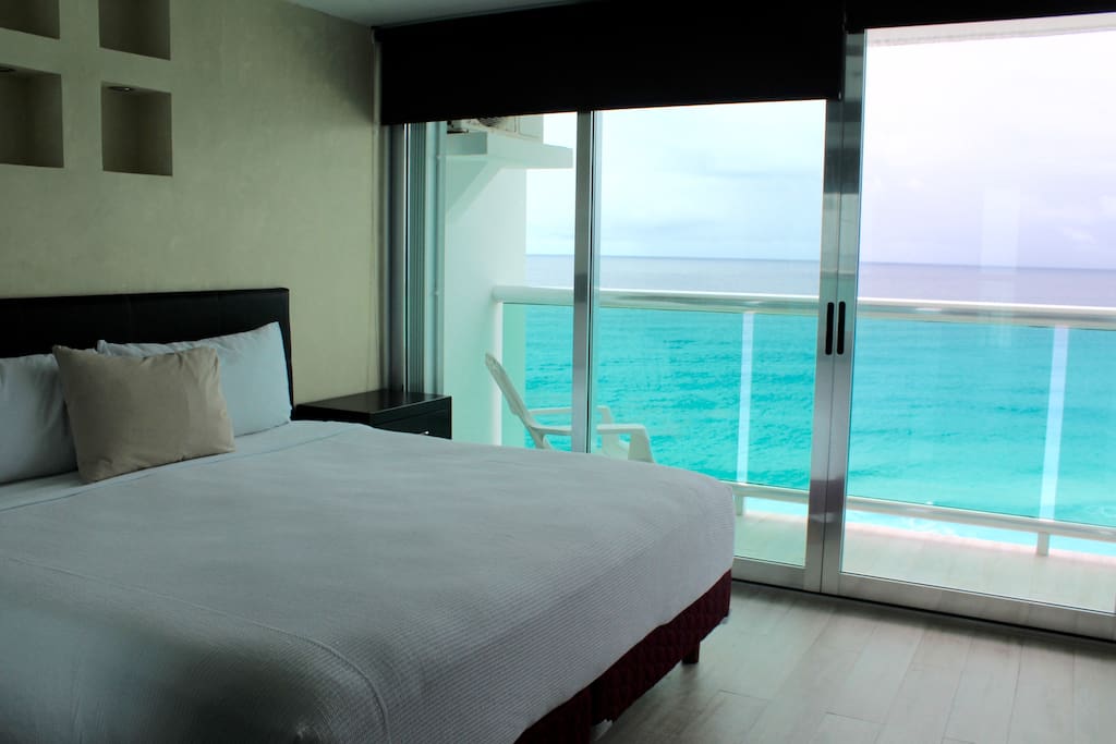 A relaxing afternoon to appreciate the sea in the bedroom