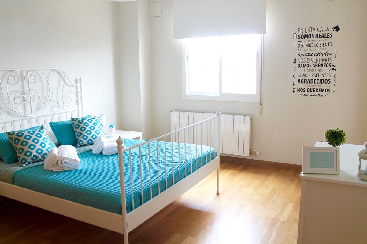 Hlavná spálňa na 2. poschodí (manželská posteľ)