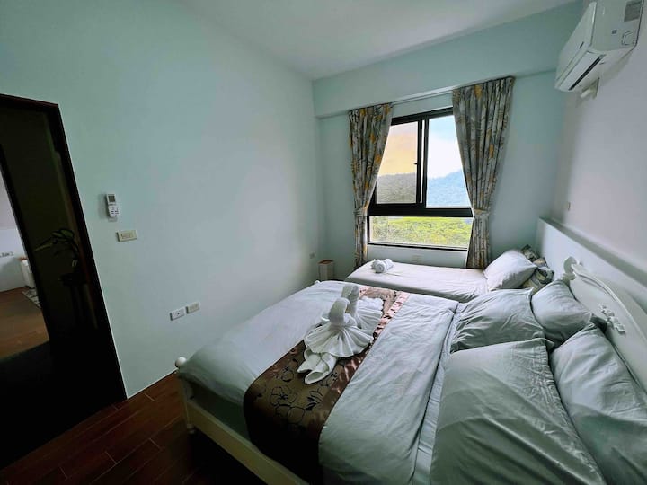 Extra bed (room for 3 people) room type